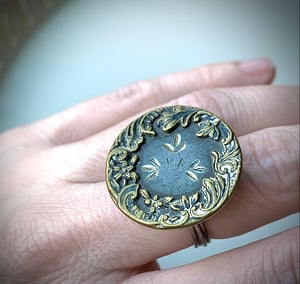 Image of "Etched Wreath" Statement Ring