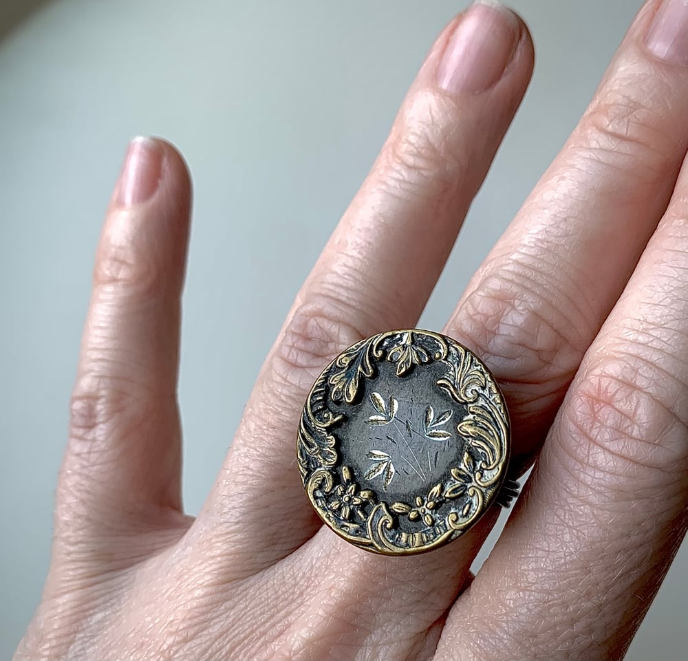 Image of "Etched Wreath" Statement Ring