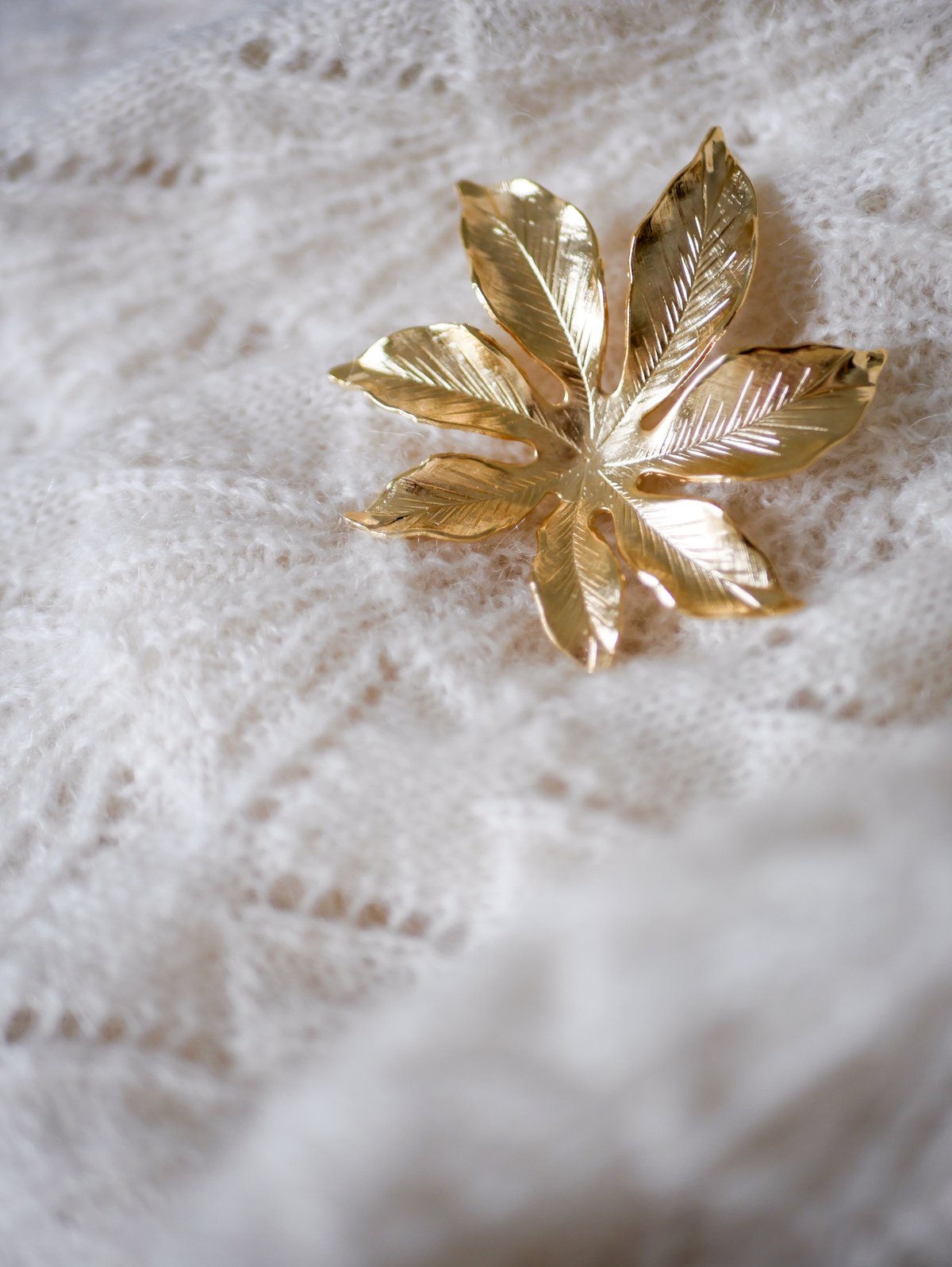 Image of Broche Feuille Taille L