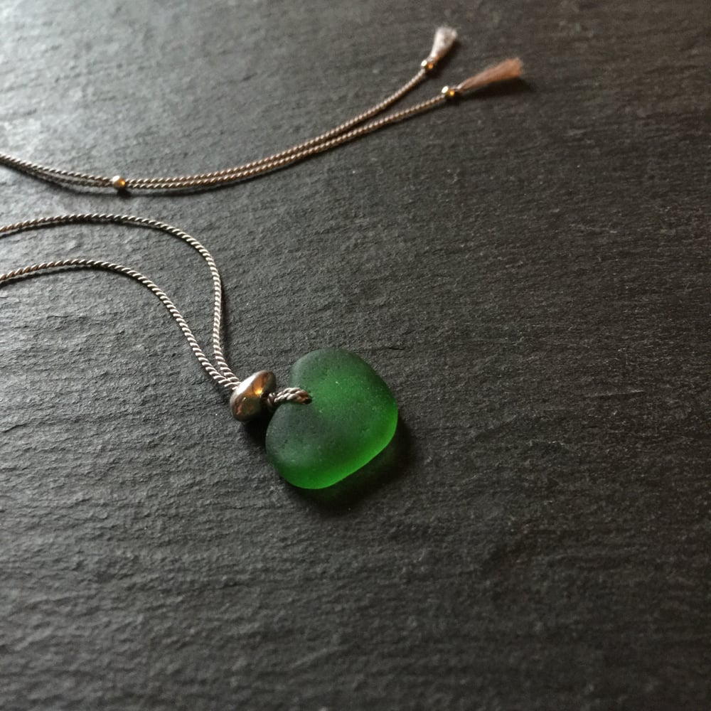 Image of Emerald green sea glass necklace - Covehithe