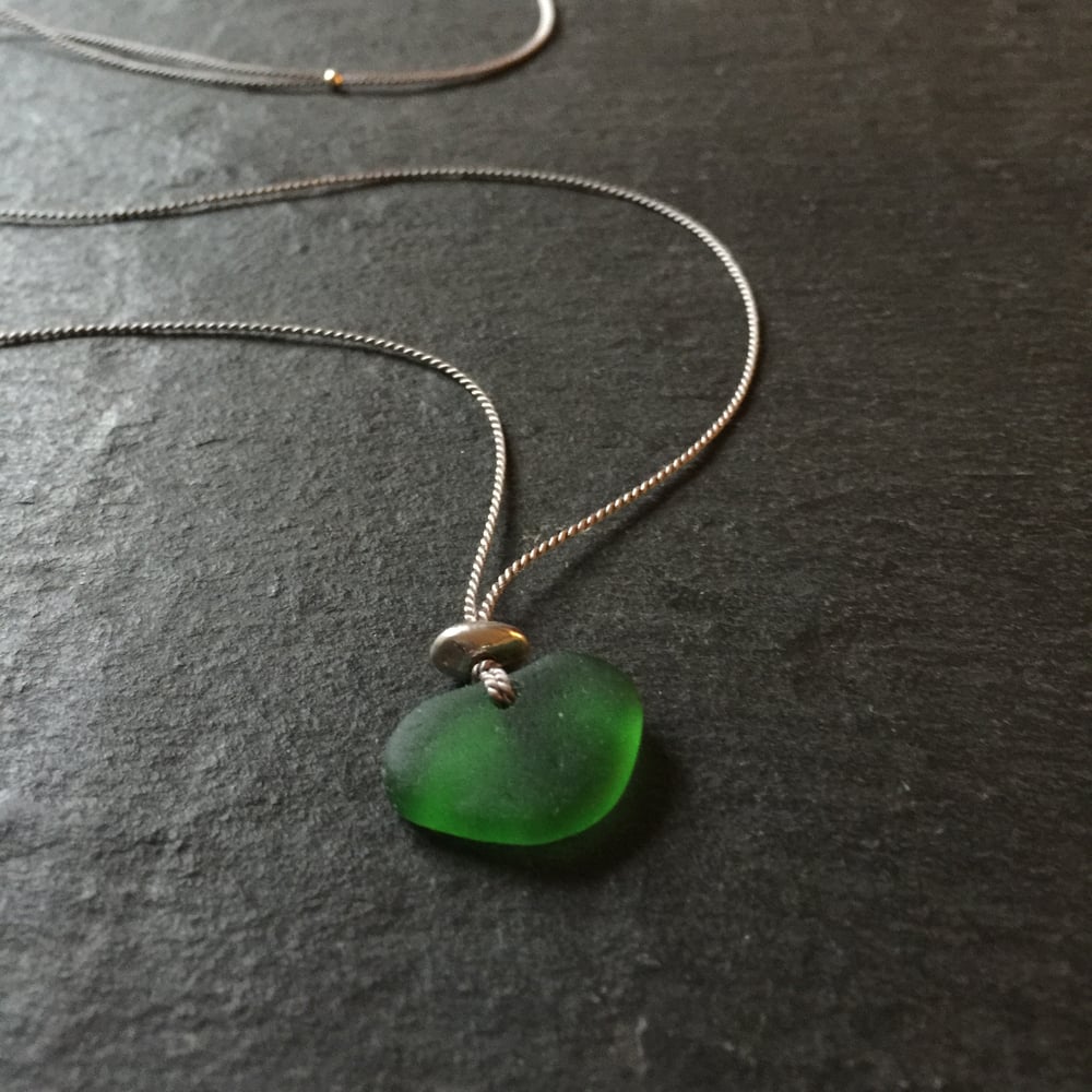Image of Emerald green sea glass necklace - Covehithe