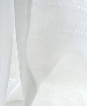 Image of Hvid kimono af bomuldshør med fint hulmønster
