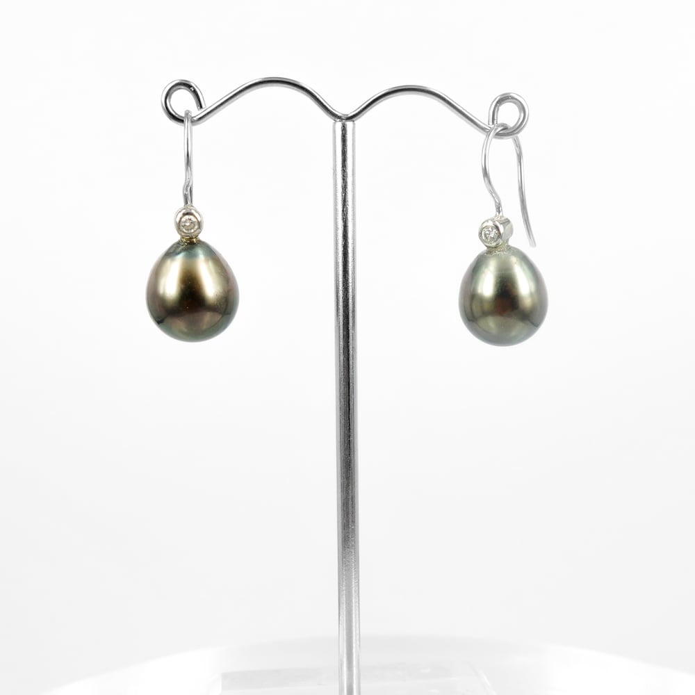 Image of 18ct white gold Tahitian Pearl & Diamond drop earrings. E1