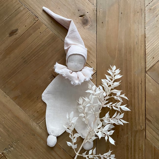 Doudou lutin plat Gabriel(le) d'inspiration Waldorf