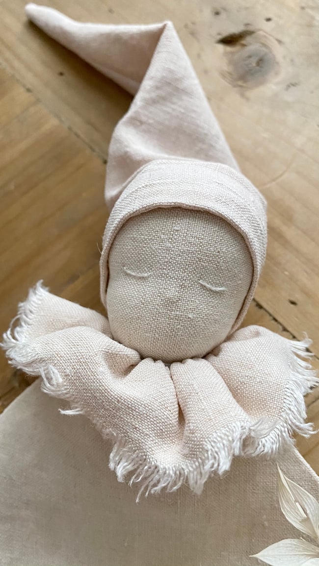 Doudou lutin plat Gabriel(le) d'inspiration Waldorf