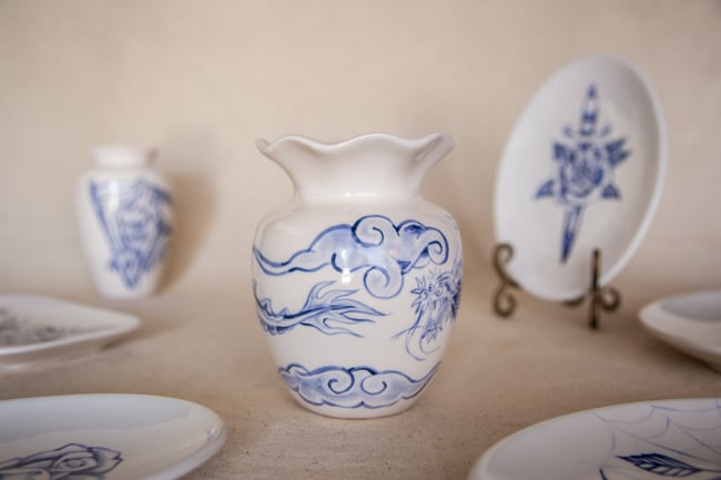 Dragon Vase “Chasing Tail”