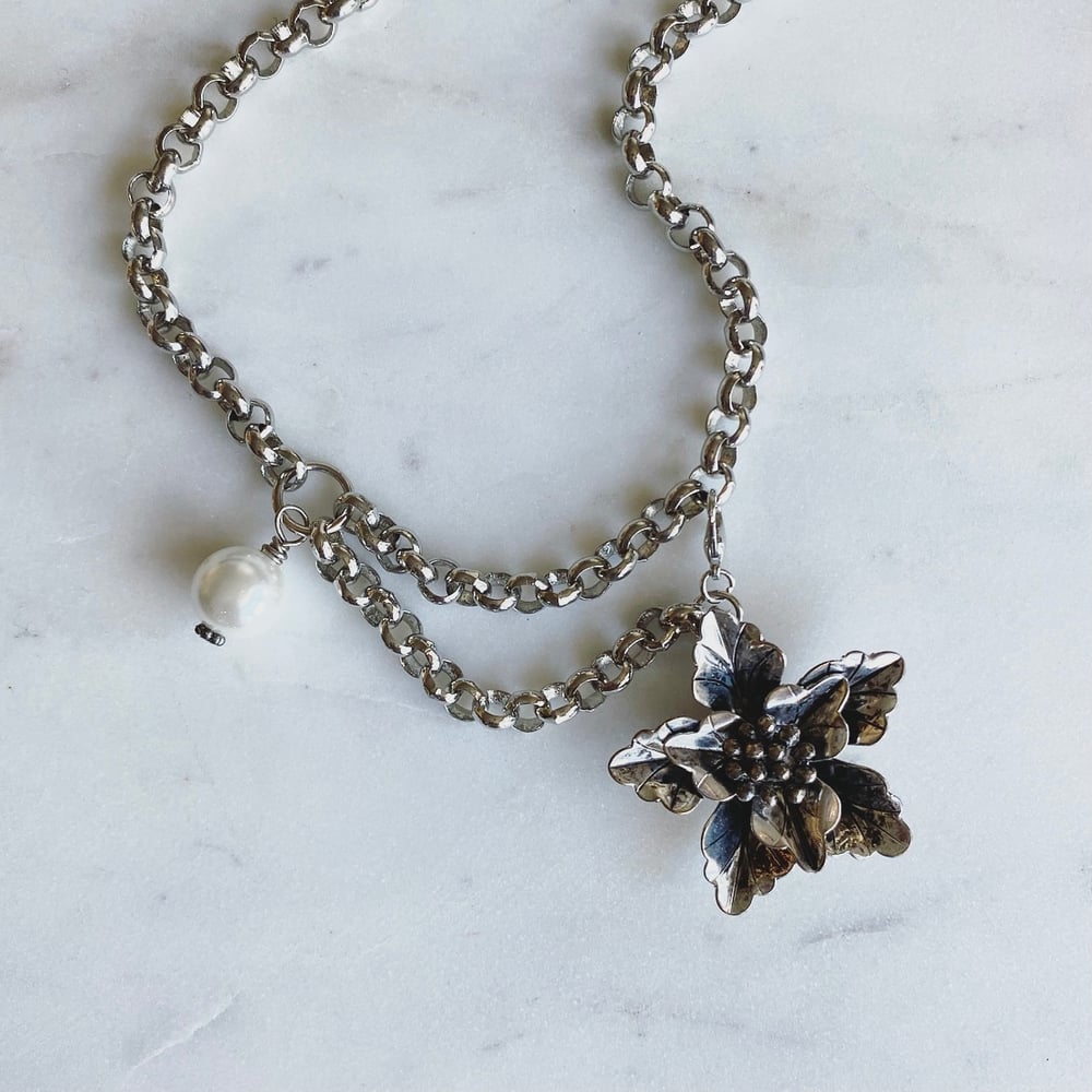 Image of Silver Flower Necklace and Bracelet