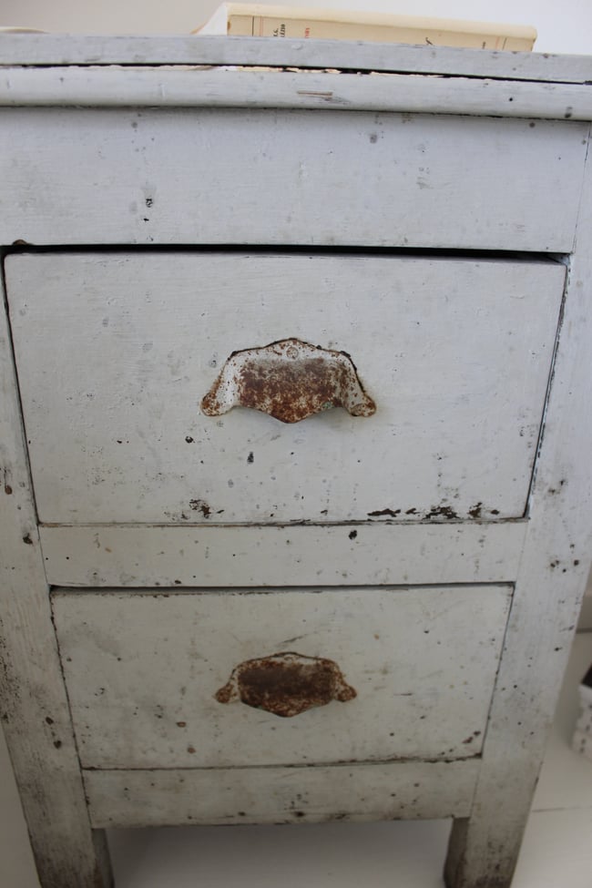 Petit meuble d'atelier