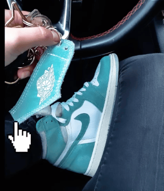 Sneaker Key Ring - Jordan 1 Turbogreen