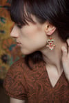 Miracle Earrings - Deep Coral - Petites boucles brodées 