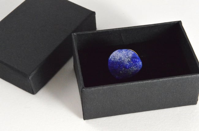 Pins Bleu et scintillant