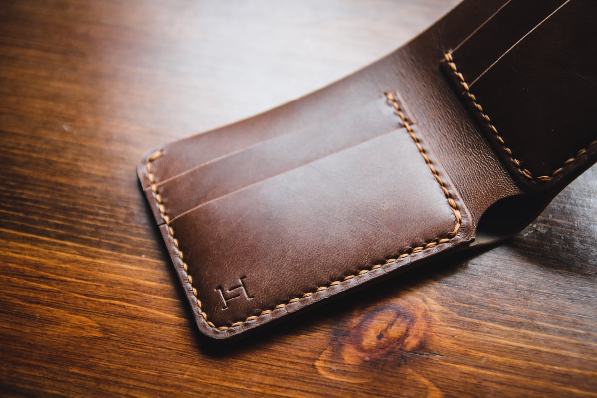 Hides and Stitches — Traditional Bifold in Horween Marbled Black