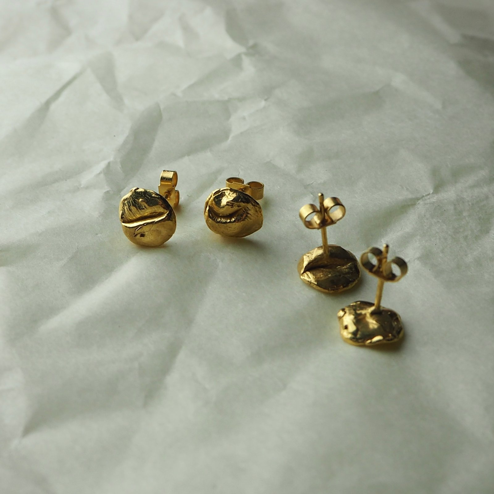 22ct gold studs