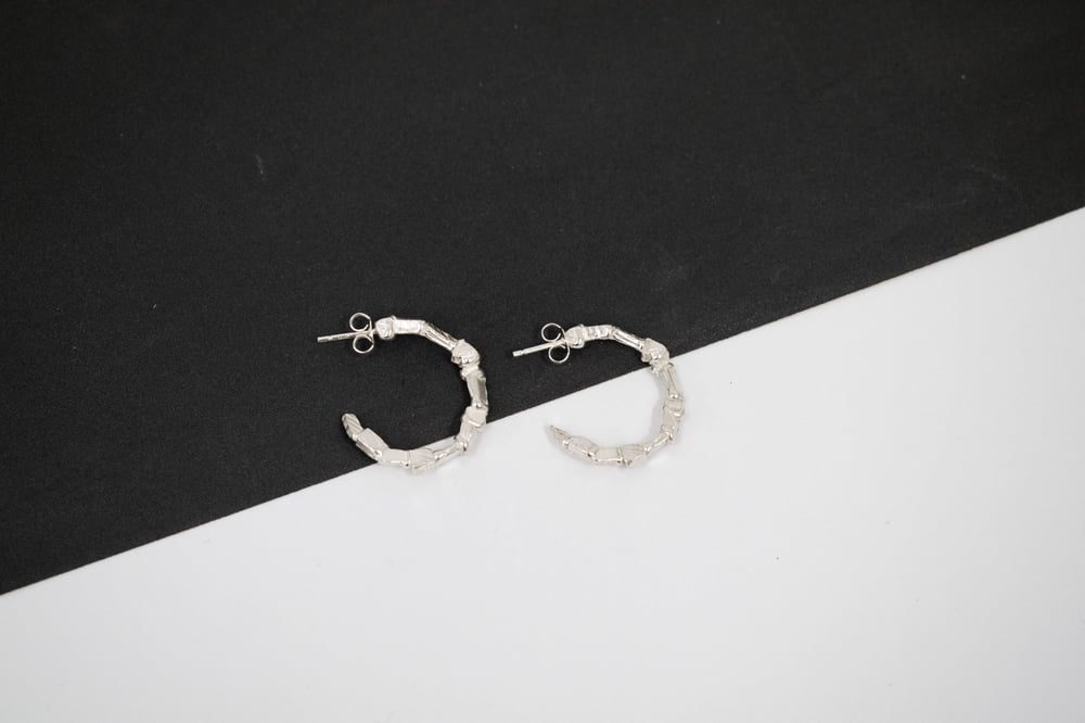 Image of Small rock hoops