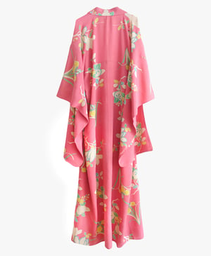 Image of Silke kimono - dyb rosa m. store hvide liljer