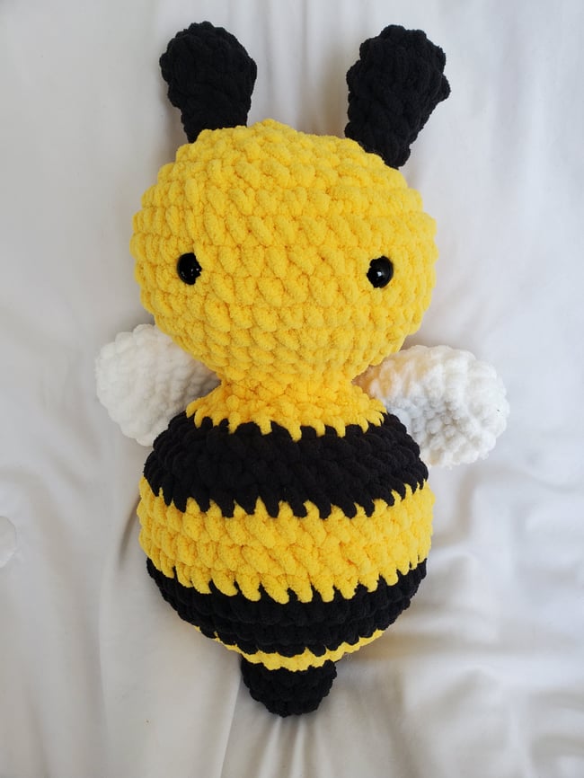 Chunky crochet bee pattern: Crochet pattern | Ribblr
