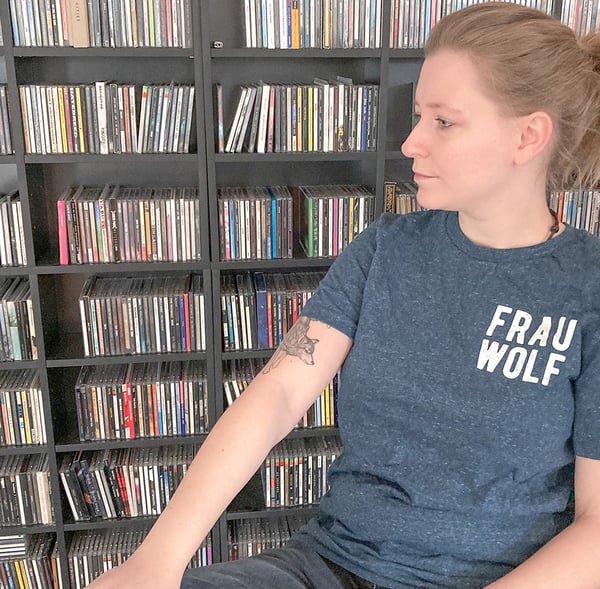 Image of T-Shirt "Frau Wolf", Blau
