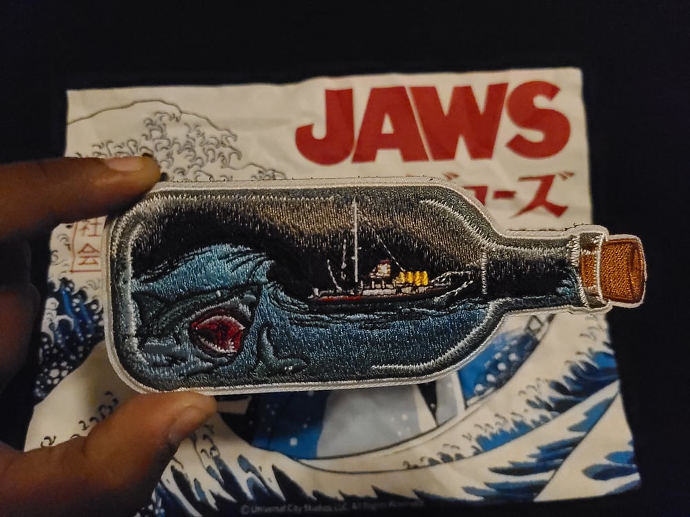 Image of Ship in a bottle series 2 V8 "Jaws"