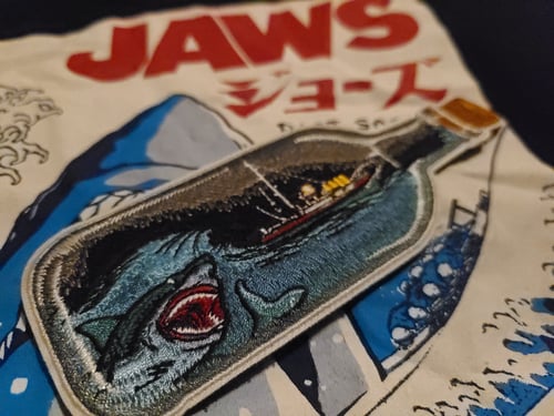 Image of Ship in a bottle series 2 V8 "Jaws"