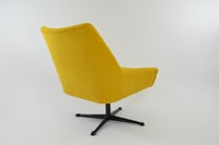 Image 4 of Fauteuil coquille pivotante jaune