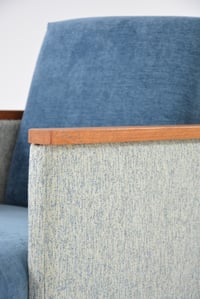 Image 5 of Fauteuil carré bleu et bouclette