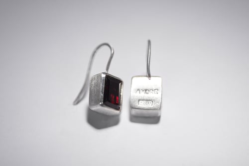 Image of "With love" silver earrings with garnets · CUM AMORE ·