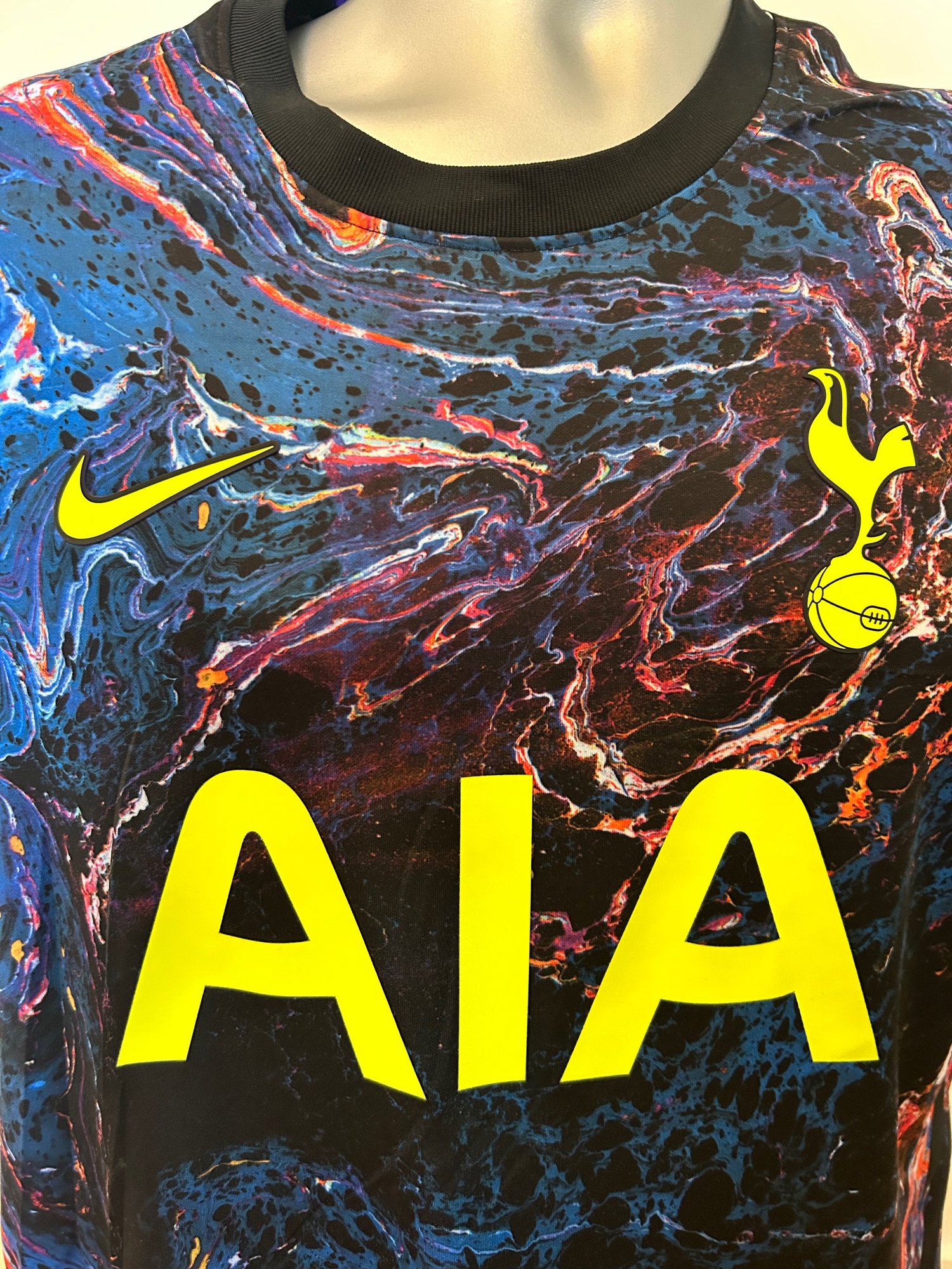 Image of Tottenham “DELE 20” 2021 Away, “LENNON 7” 2011 Away (L)