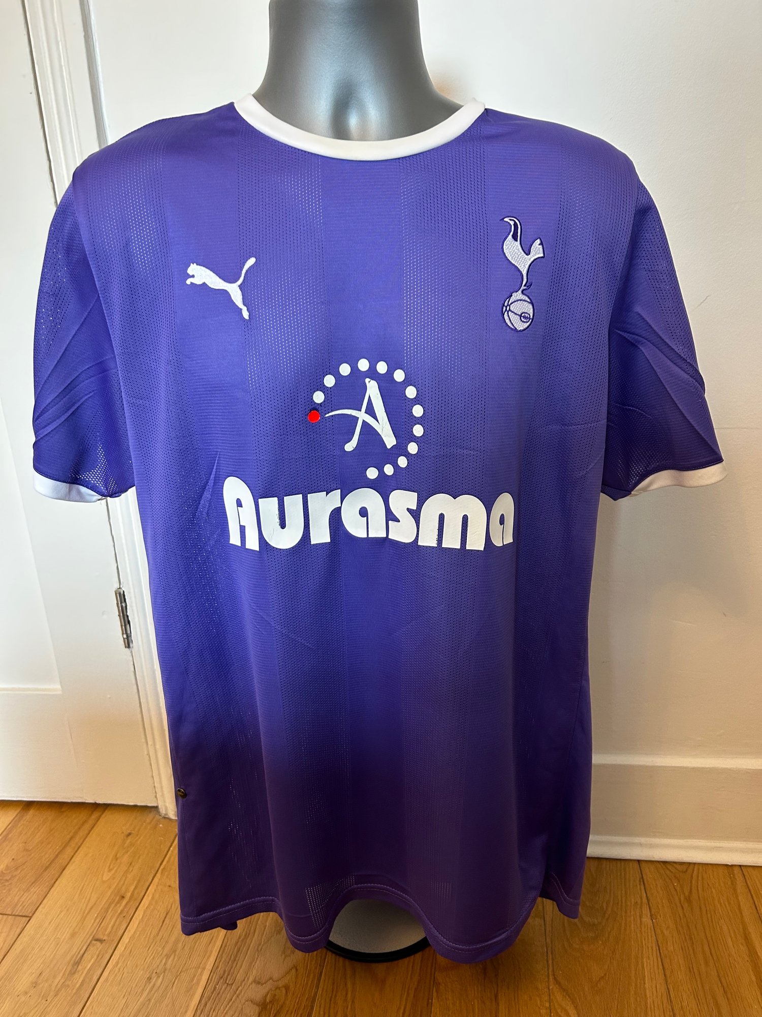 Image of Tottenham “DELE 20” 2021 Away, “LENNON 7” 2011 Away (L)