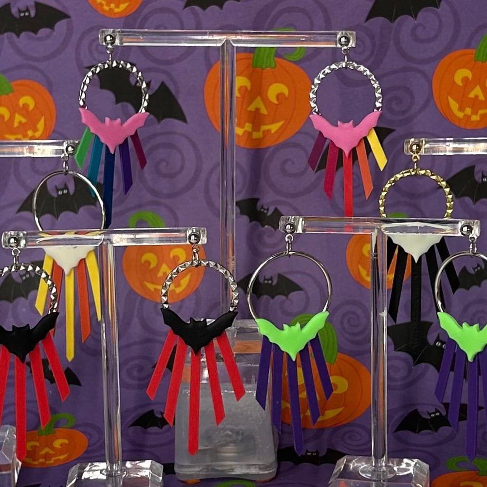 Look! It’s frickin bats!