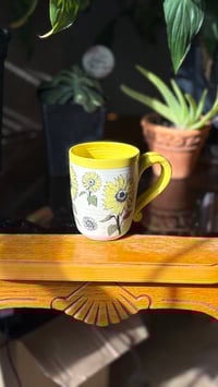Image 3 of Sunflower mug 03