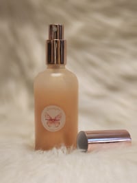 Image 2 of Body Shimmering Oil Spray