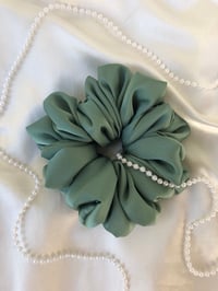 Image 2 of Scrunchie Oversized Sage/Szałwia