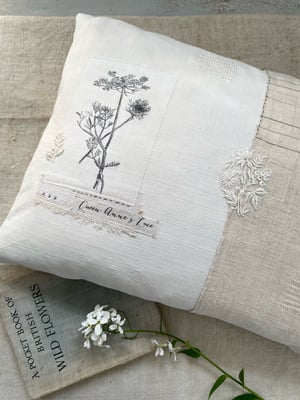 Image of Queen Anne's Lace Cushion