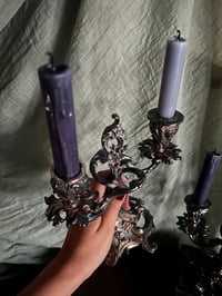 Image 4 of Magnifique paire de chandeliers en bronze plaqué argent, style rocaille, fin XIXème siècle