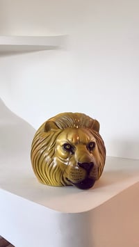 Image 1 of Cache pot en céramique tête de lion 
