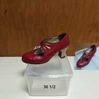 Used Flamenco shoeUN