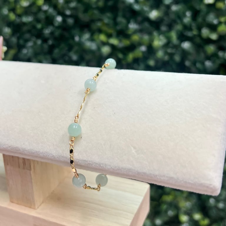 dainty 5 bead bracelet 