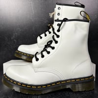 Image 1 of DR DOC MARTENS 1460 WOMENS SMOOTH LEATHER LACE UP BOOTS SIZE 8 WHITE 8 EYE SLIP RESISTANT NEW