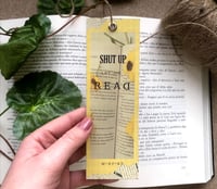 Marcapáginas Shut up Let me read