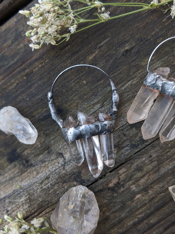 Image of Polished Quartz Trinity Necklace
