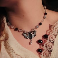 Image 5 of Pendientes| Colgante  Polilla Calavera Albina