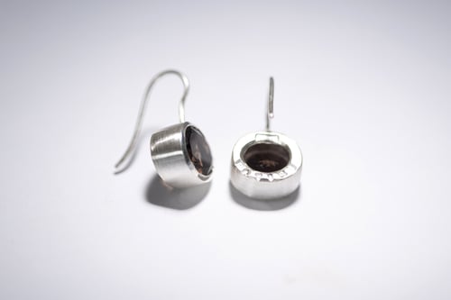 Image of "To see your wish granted" silver earrings with smoky quartz · VOTO POTIRI ·