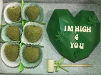Chocolate breakable heart w/ 6 Chocolate covered strawberries