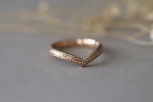 Image of 18ct rose gold 2.5mm primavera wishbone ring 