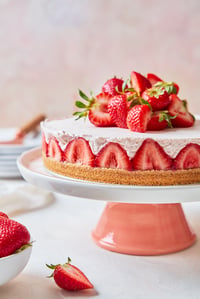 SILKY STRAWBERRY CHEESECAKE