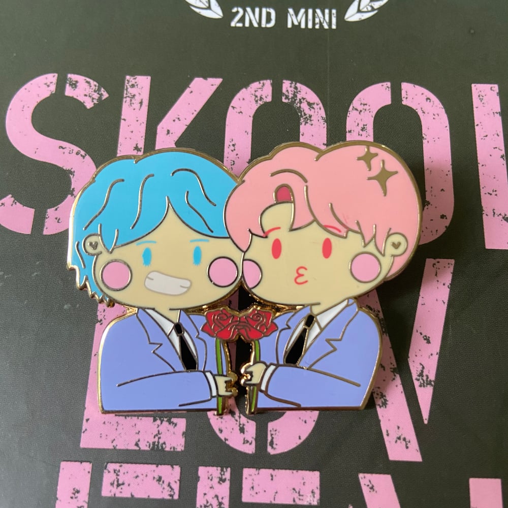 Image of VMIN HOST CLUB PIN