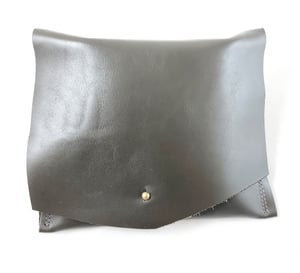 Image of midi pouch (putty)