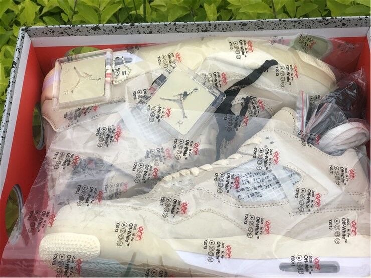 retro 4 off white box