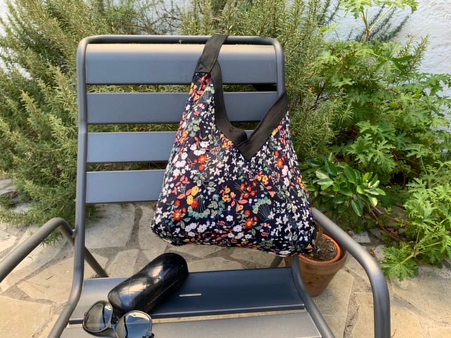 Image of Sac Yvonne & Annette pink hibiscus
