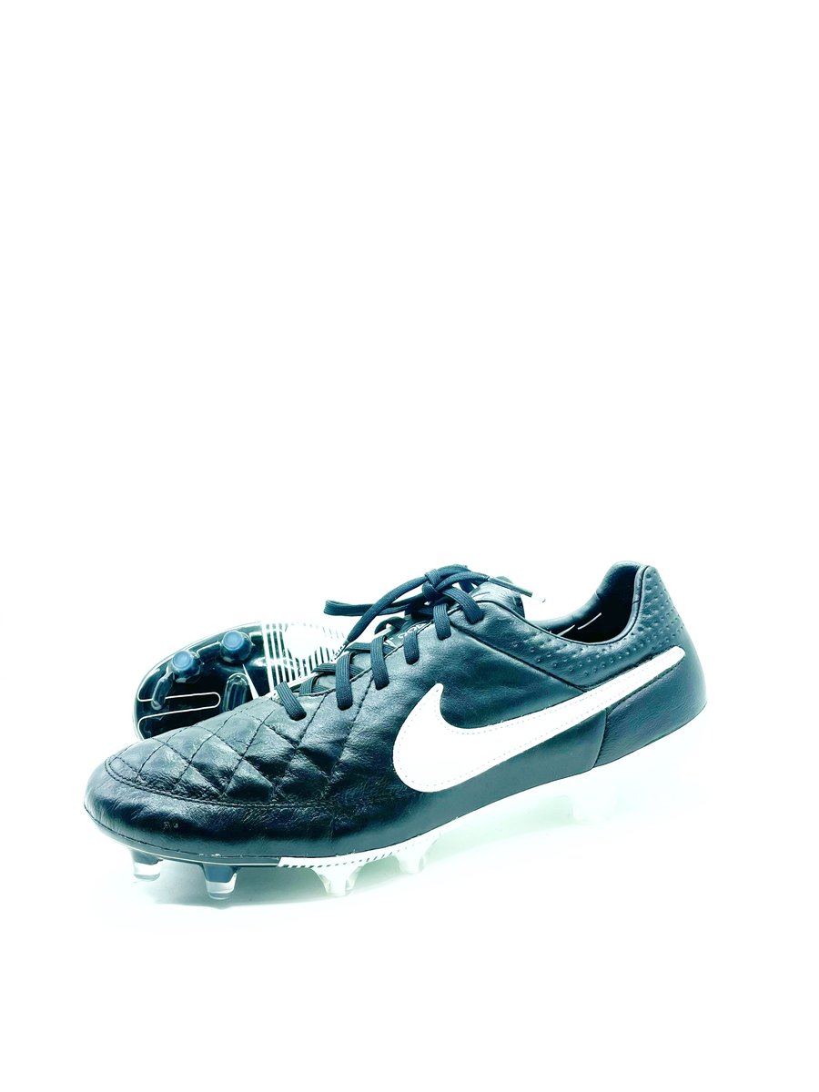 Image of Nike Tiempo V legend